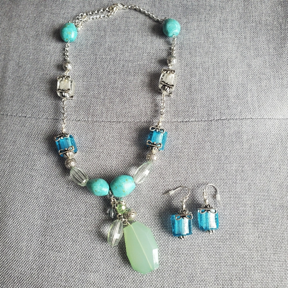 AVON Vintage Turquoise Colored Necklace Gift Set